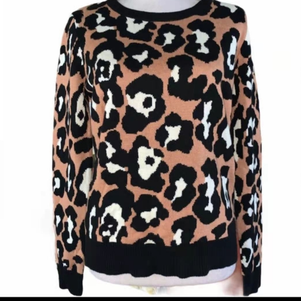 Saks fifth Avenue sweater size  M